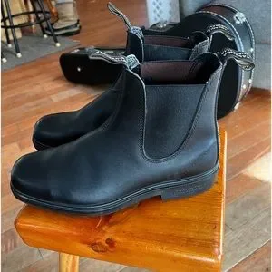 New pair of Blundstones, wore once (not outside) Blundstone | Shoes | New Pair Of Blundstones Wore Once Not  main image 2